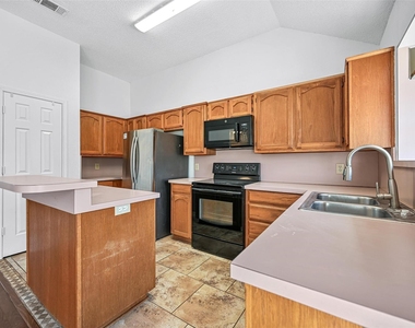 2114 Lattimore Street - Photo Thumbnail 6