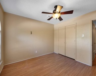 2708 Oak Grove Drive - Photo Thumbnail 12