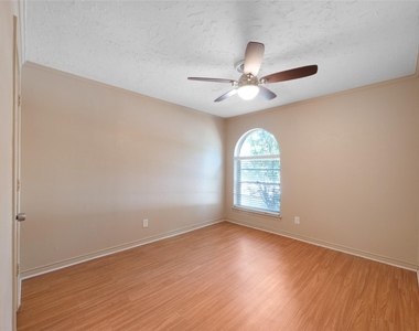 2708 Oak Grove Drive - Photo Thumbnail 9