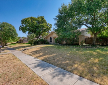 2708 Oak Grove Drive - Photo Thumbnail 3