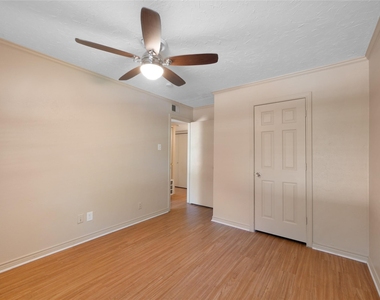 2708 Oak Grove Drive - Photo Thumbnail 10