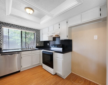 2708 Oak Grove Drive - Photo Thumbnail 17