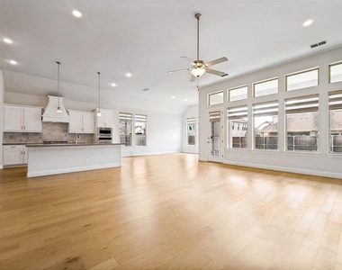 16616 Highland Drive - Photo Thumbnail 10