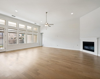 16616 Highland Drive - Photo Thumbnail 9