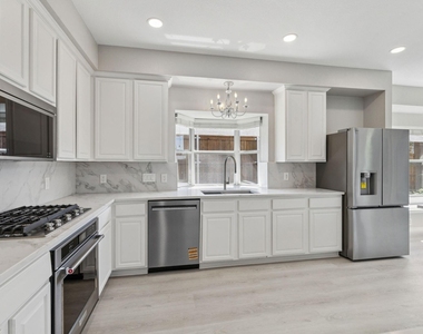 1514 Summerside Drive - Photo Thumbnail 9
