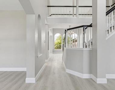 1514 Summerside Drive - Photo Thumbnail 2