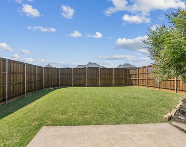 1514 Summerside Drive - Photo Thumbnail 29