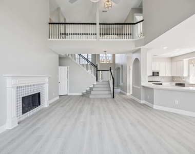 1514 Summerside Drive - Photo Thumbnail 5