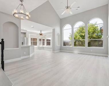 1514 Summerside Drive - Photo Thumbnail 3