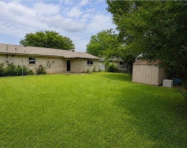 1221 Greenway Drive - Photo Thumbnail 18