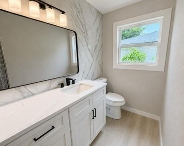 1221 Greenway Drive - Photo Thumbnail 16
