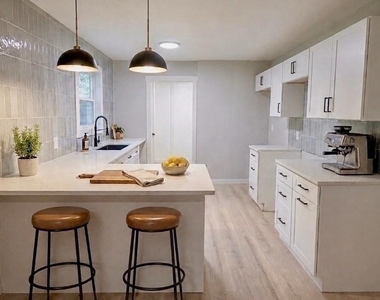 1221 Greenway Drive - Photo Thumbnail 7