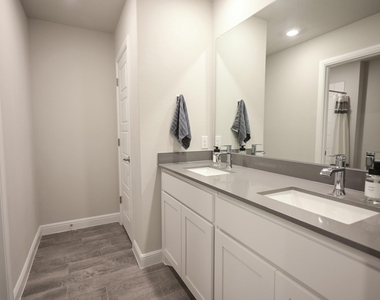 725 Golden Gate Park Road - Photo Thumbnail 10
