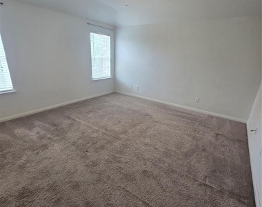 1627 Blackburn Way - Photo Thumbnail 9