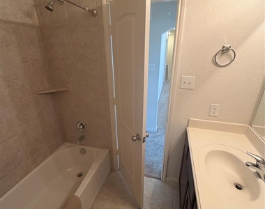 1627 Blackburn Way - Photo Thumbnail 12