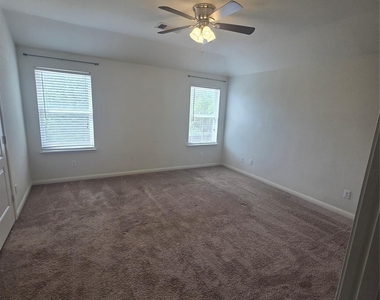 1627 Blackburn Way - Photo Thumbnail 8