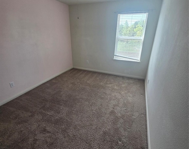 1627 Blackburn Way - Photo Thumbnail 18