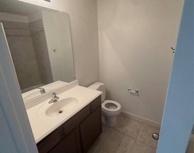 1627 Blackburn Way - Photo Thumbnail 15