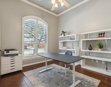 9740 Plains Circle - Photo Thumbnail 17