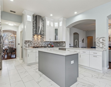 9740 Plains Circle - Photo Thumbnail 8