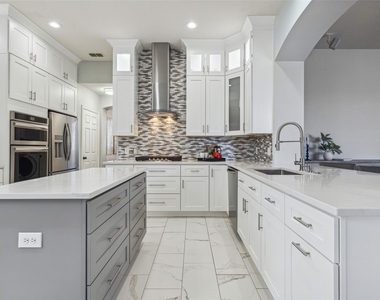 9740 Plains Circle - Photo Thumbnail 14