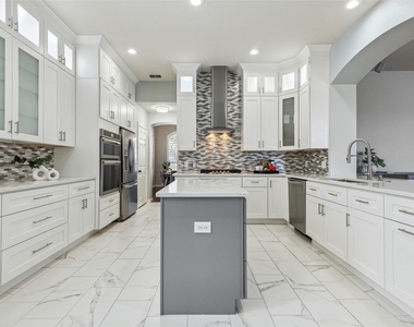 9740 Plains Circle - Photo Thumbnail 10