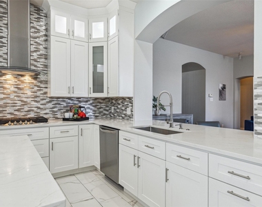 9740 Plains Circle - Photo Thumbnail 12