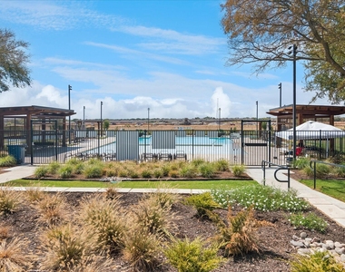 2532 Farrier Lane - Photo Thumbnail 14