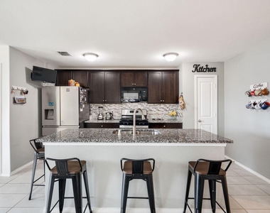 1636 Bluff View Drive - Photo Thumbnail 7