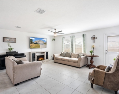 1636 Bluff View Drive - Photo Thumbnail 5