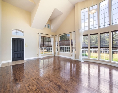 3620 Trinity View Drive - Photo Thumbnail 2
