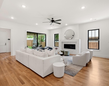 5449 Goodwin Avenue - Photo Thumbnail 10
