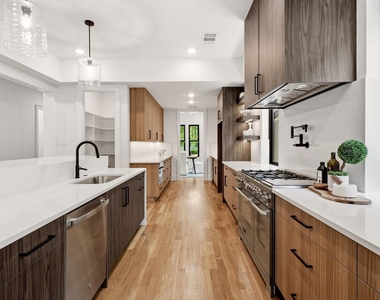 5449 Goodwin Avenue - Photo Thumbnail 2