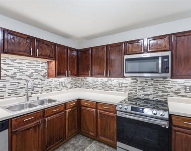 9582 Rosedale Drive - Photo Thumbnail 10