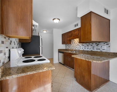 1472 Rockshire Drive - Photo Thumbnail 10