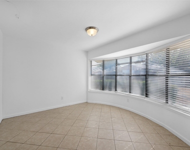 1472 Rockshire Drive - Photo Thumbnail 7