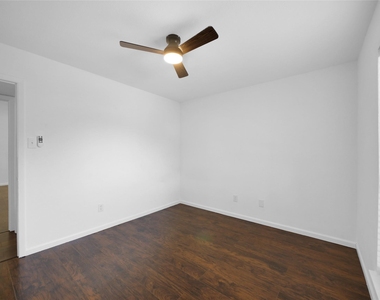 1472 Rockshire Drive - Photo Thumbnail 20