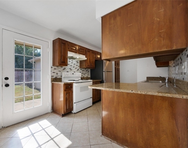 1472 Rockshire Drive - Photo Thumbnail 9