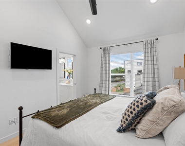 1505 N Garrett Avenue - Photo Thumbnail 15