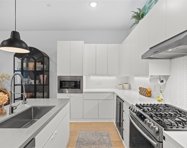 1505 N Garrett Avenue - Photo Thumbnail 8
