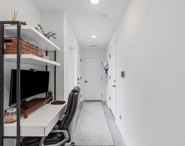 1505 N Garrett Avenue - Photo Thumbnail 5