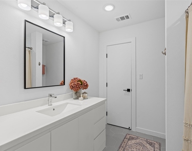 1505 N Garrett Avenue - Photo Thumbnail 21