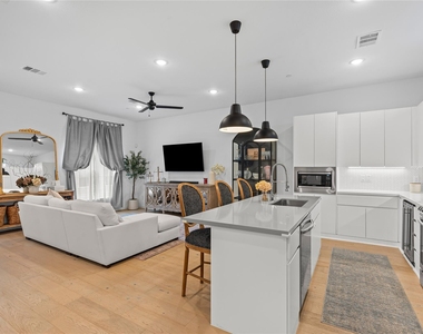 1505 N Garrett Avenue - Photo Thumbnail 10