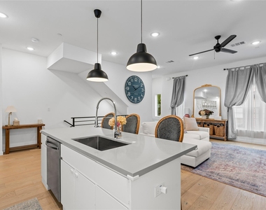 1505 N Garrett Avenue - Photo Thumbnail 9