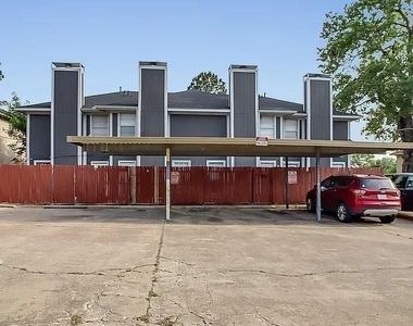 7504 Chapin Road - Photo Thumbnail 3