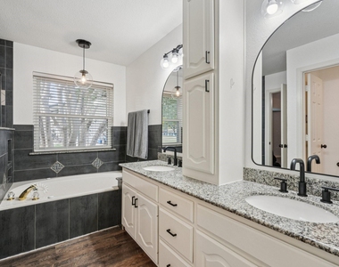 10072 Manor Way - Photo Thumbnail 20