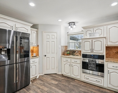 10072 Manor Way - Photo Thumbnail 10