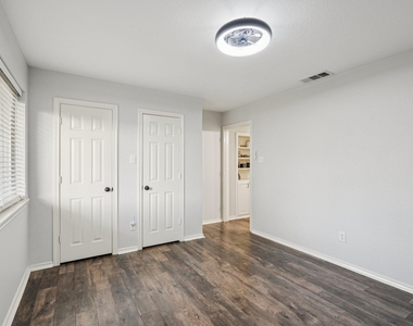 10072 Manor Way - Photo Thumbnail 17