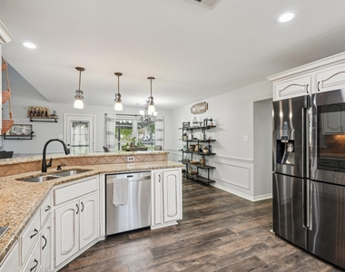 10072 Manor Way - Photo Thumbnail 9