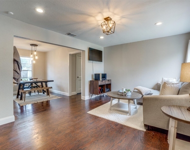 2111 Norwood Drive - Photo Thumbnail 3